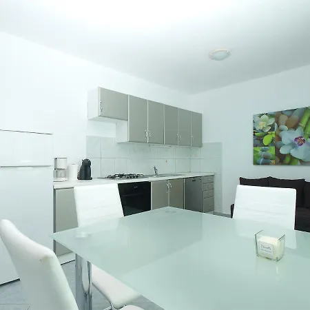 Apartments Milica 56 Pula Exterior photo