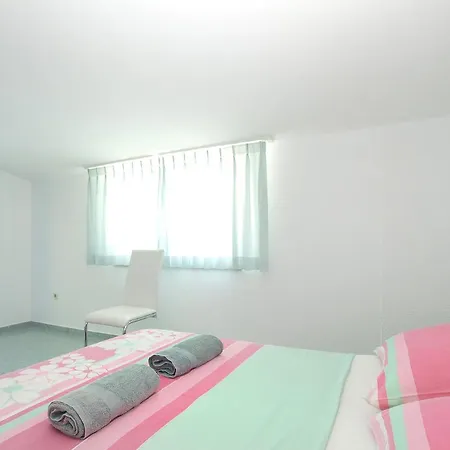 Apartments Milica 56 Pula Exterior photo