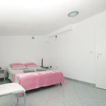 Apartments Milica 56 Pula Exterior photo