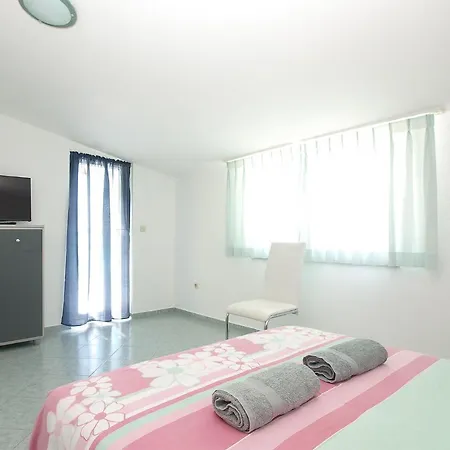 Apartments Milica 56 Pula Exterior photo