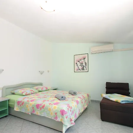 Apartments Milica 56 Pula Exterior photo