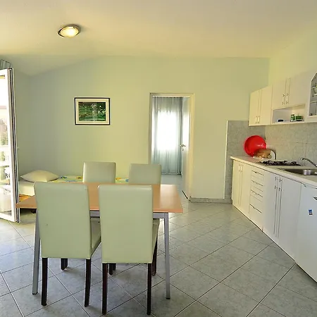 Apartments Milica 56 Pula Exterior photo
