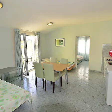 Apartments Milica 56 Pula Exterior photo